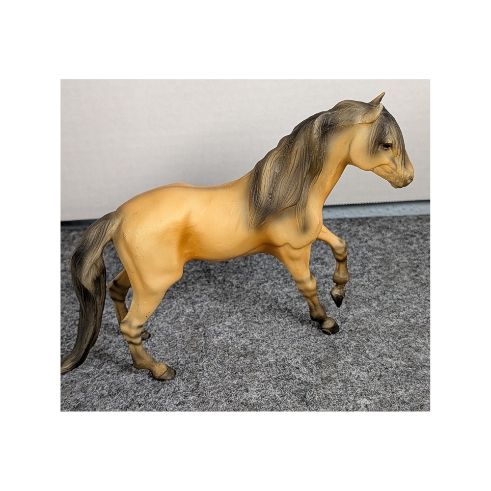 Breyer Classic Series Masteno Horse Red Dun Mustang Model 1992-1998 Vintage 7" T